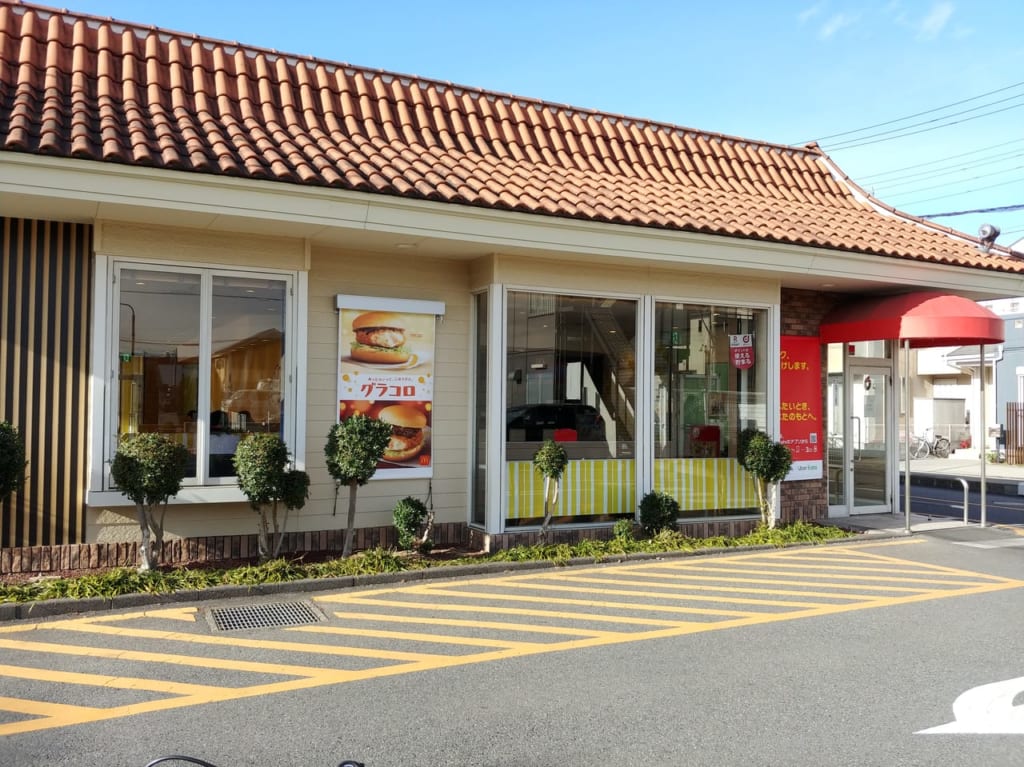 マクドナルド16号深作店駐輪場側画像