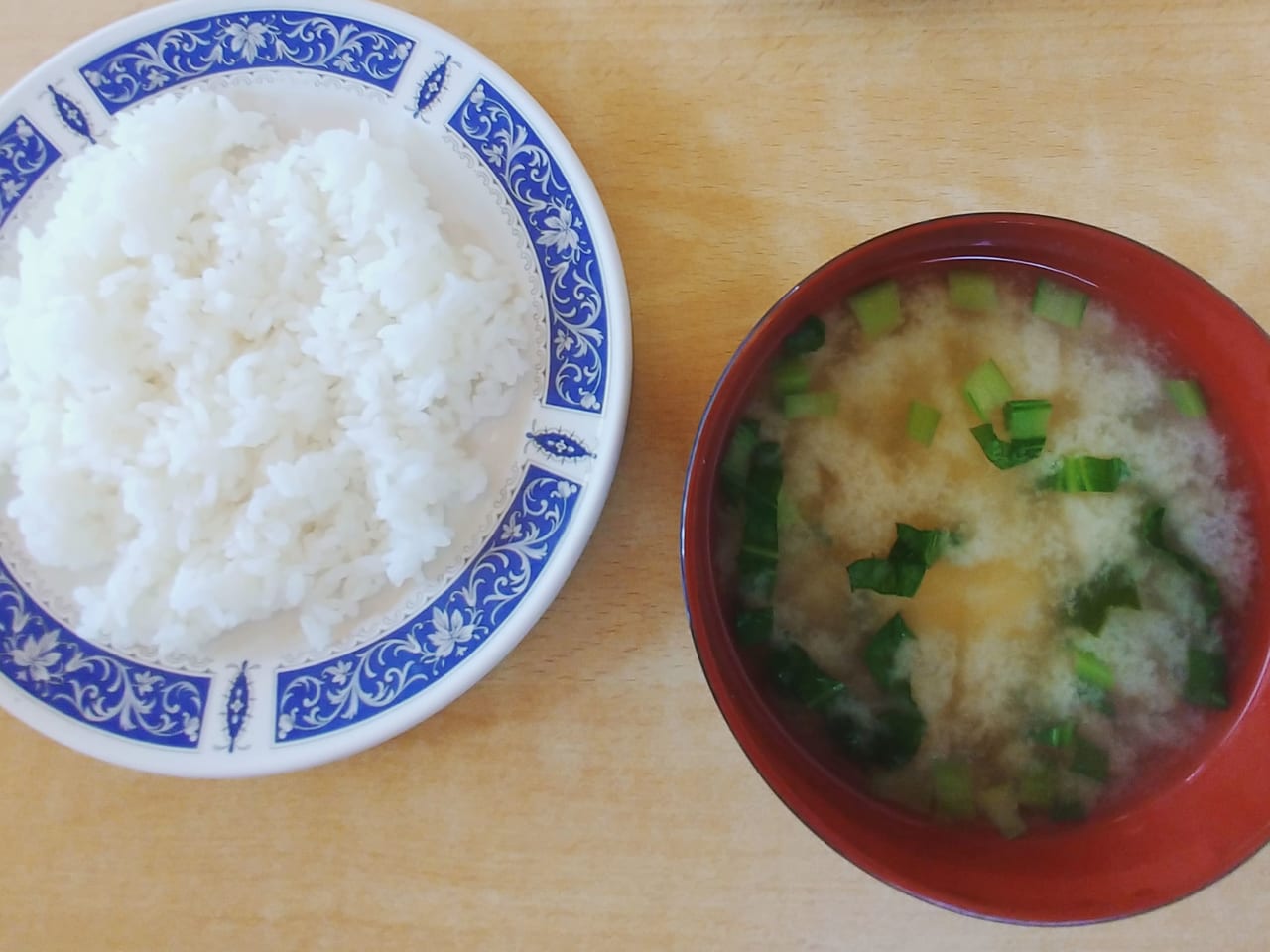 ご飯とお味噌汁