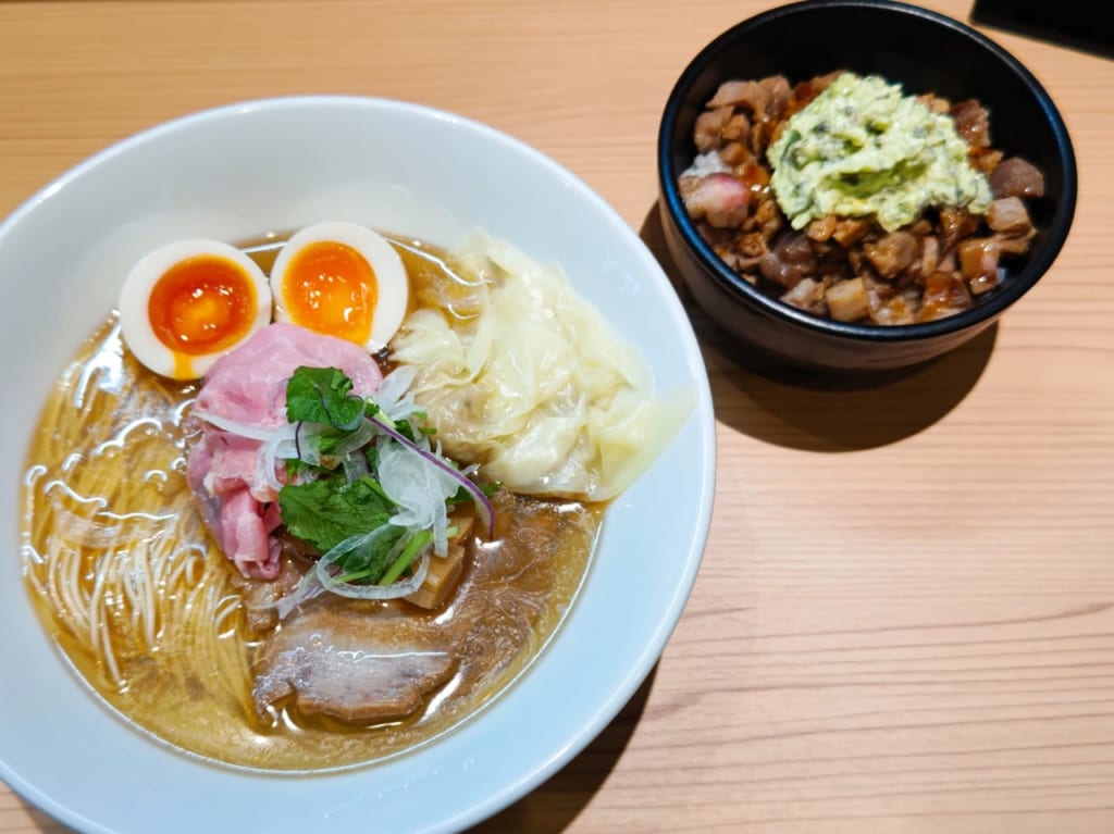 特製塩ラーメンとチャーシュー丼