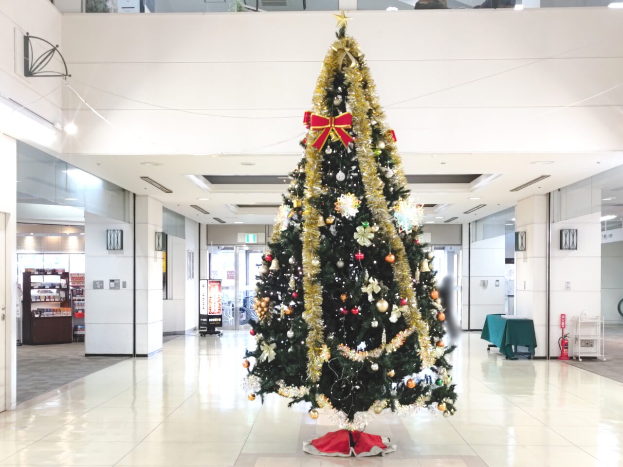 クリスマスツリー　岩槻駅前