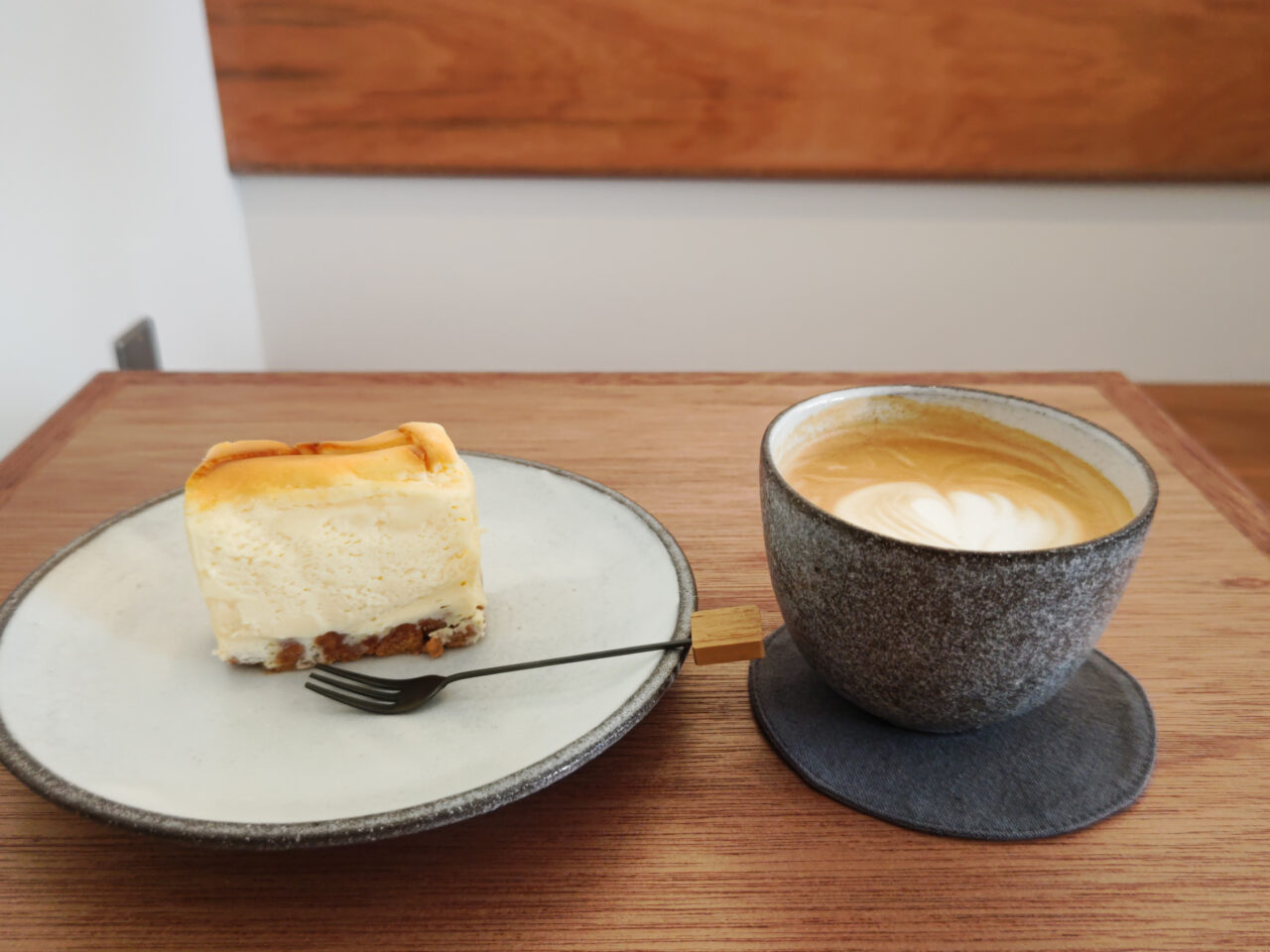 「BASHO COFFEE」 ラテ＆チーズケーキ