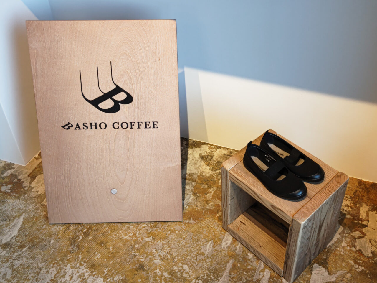 「BASHO COFFEE」 ロゴ＆シューズ