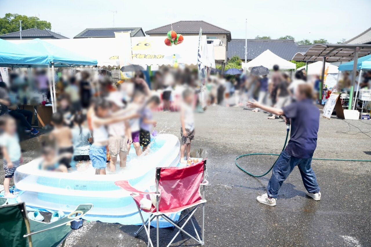 岩槻安穏朝市 水遊び