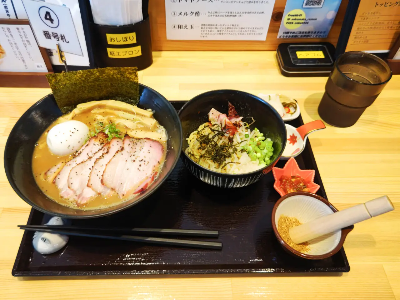 特製濃厚醤油ラーメン 猫ニ叉タビ