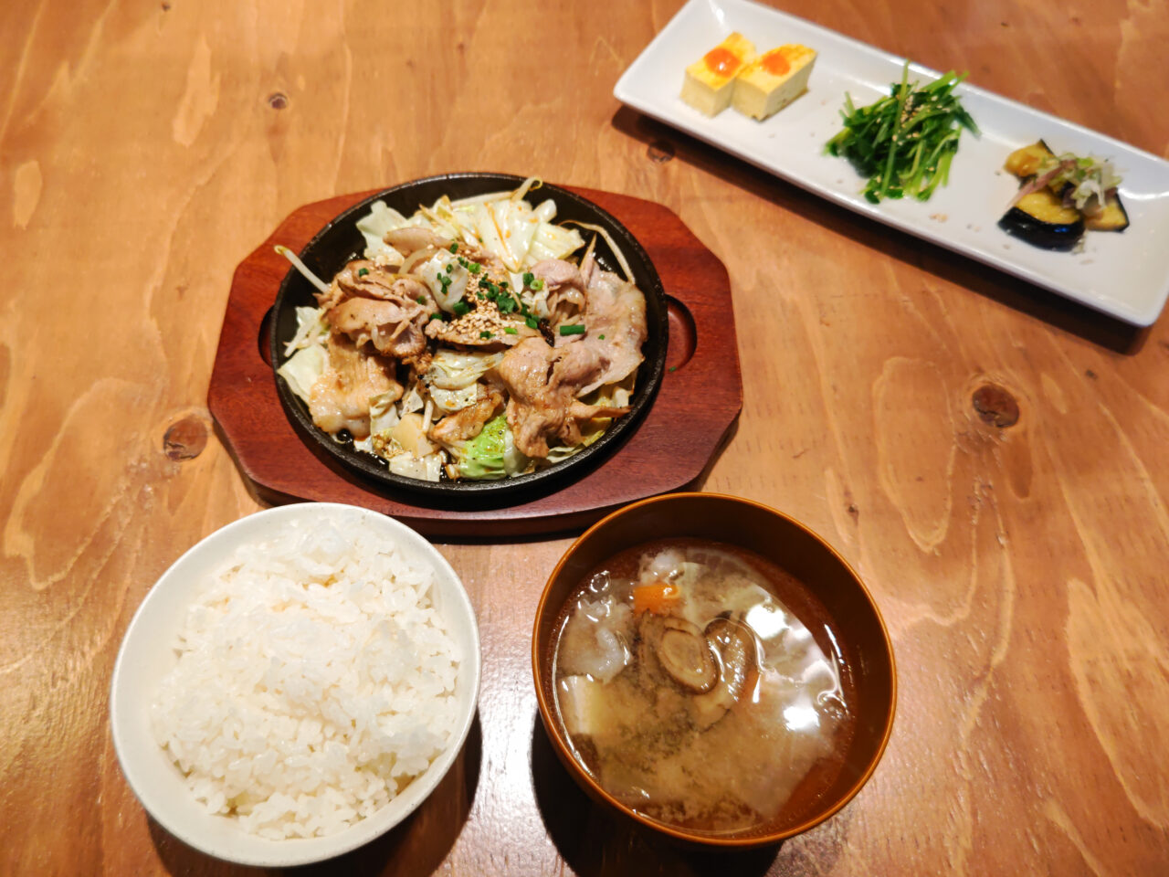 黒ぶたdining CRECIENTE 黒ぶた鉄板焼肉ご飯 東大宮