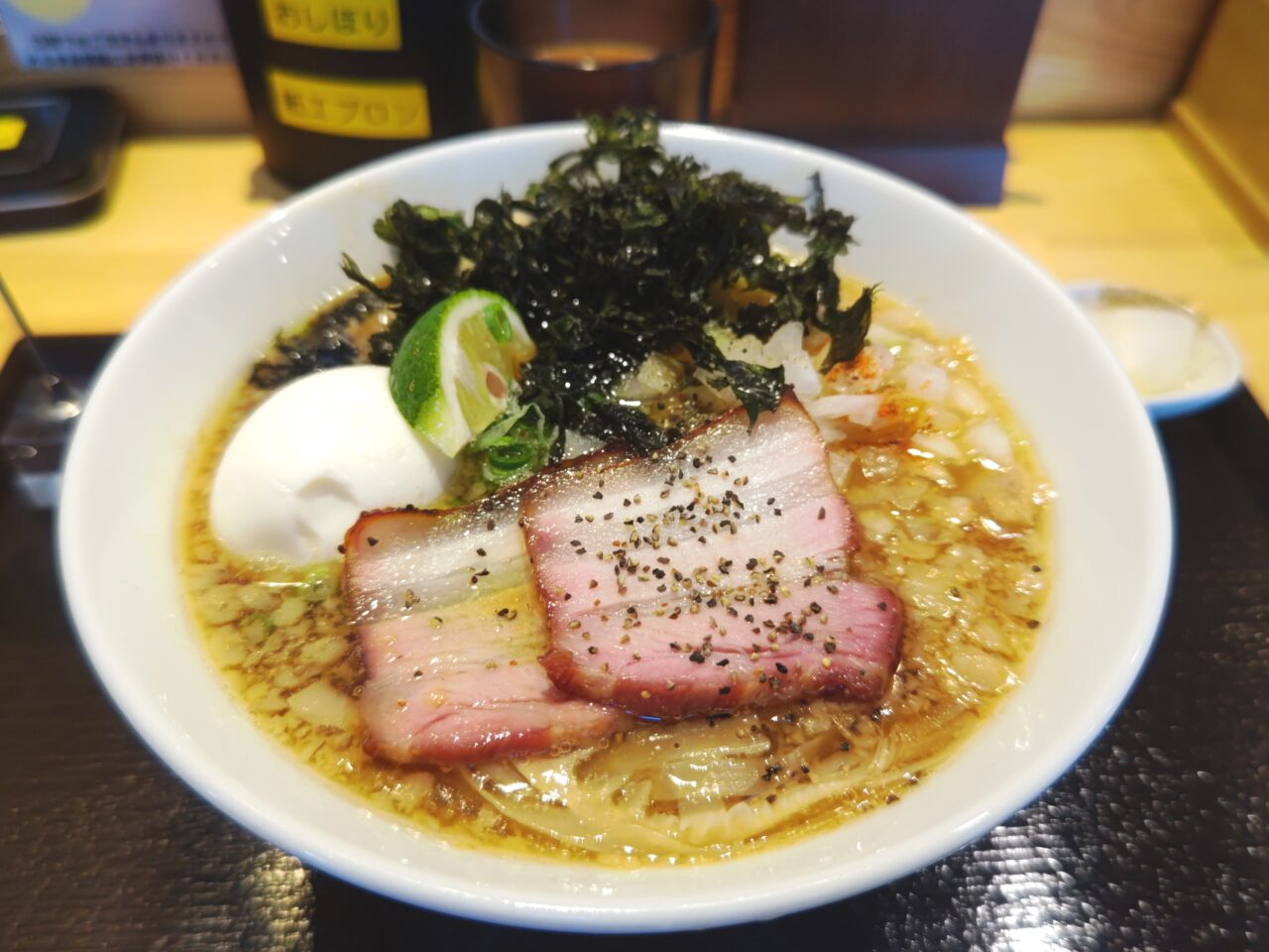 燕背脂ラーメン