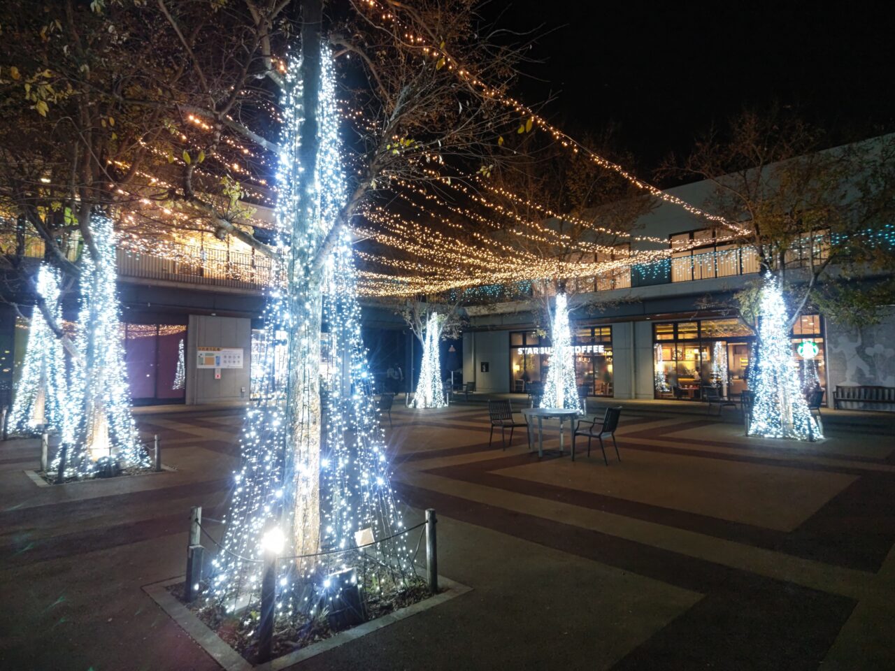 イルミネーション ハレノテラス 2025