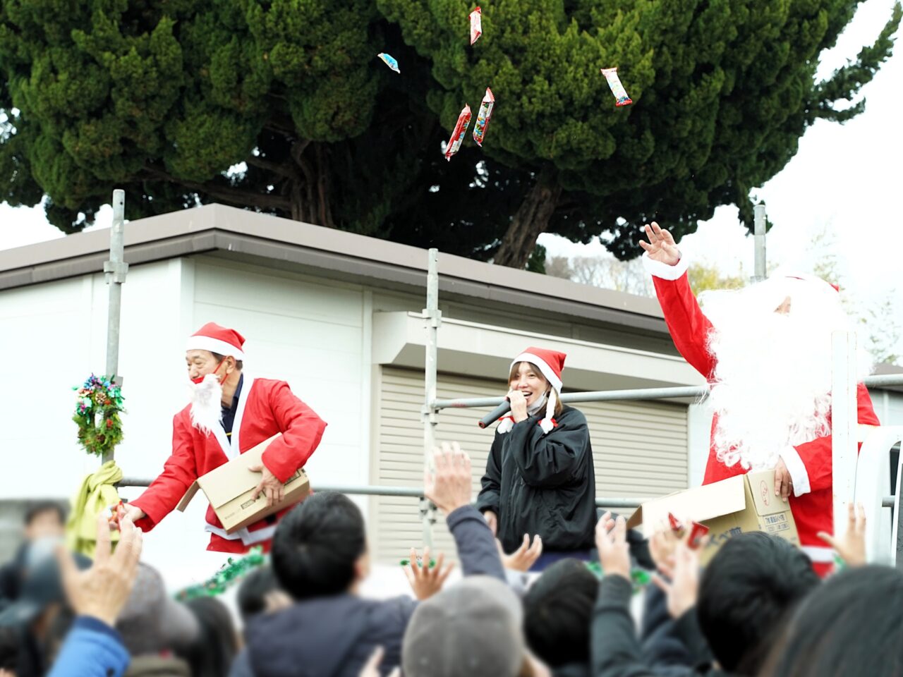 お菓子まき 岩槻安穏朝市