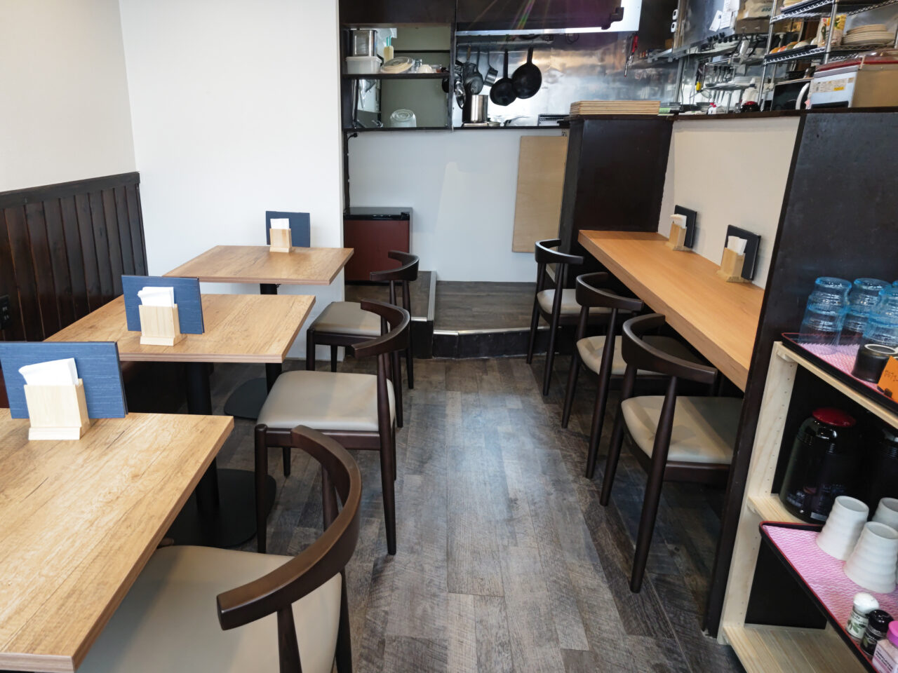 ごはん屋さん かのん 店内