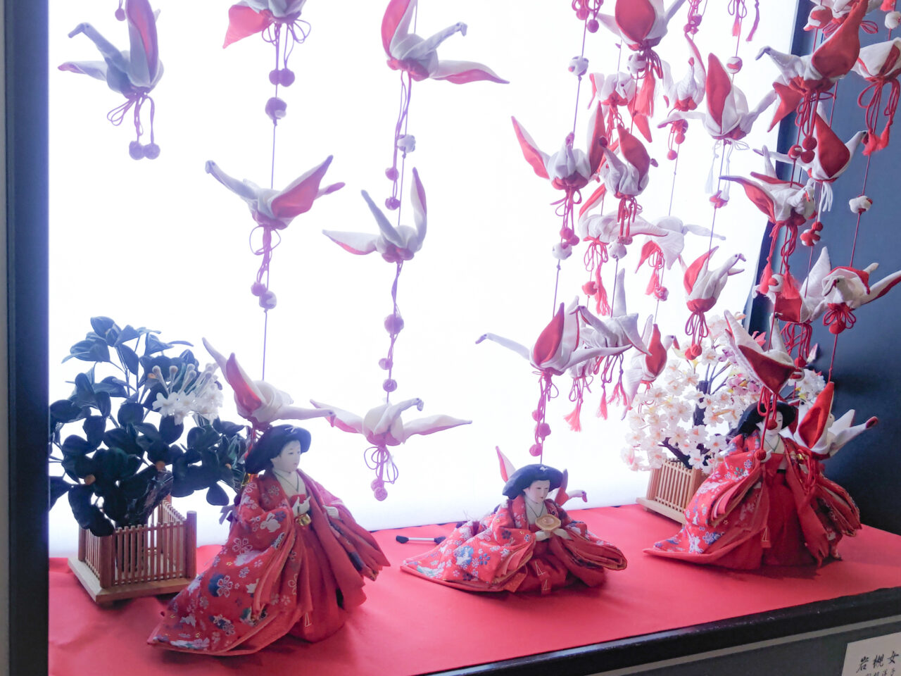 岩槻区誕生20周年記念事業・岩槻駅東西自由通路「つるし雛」