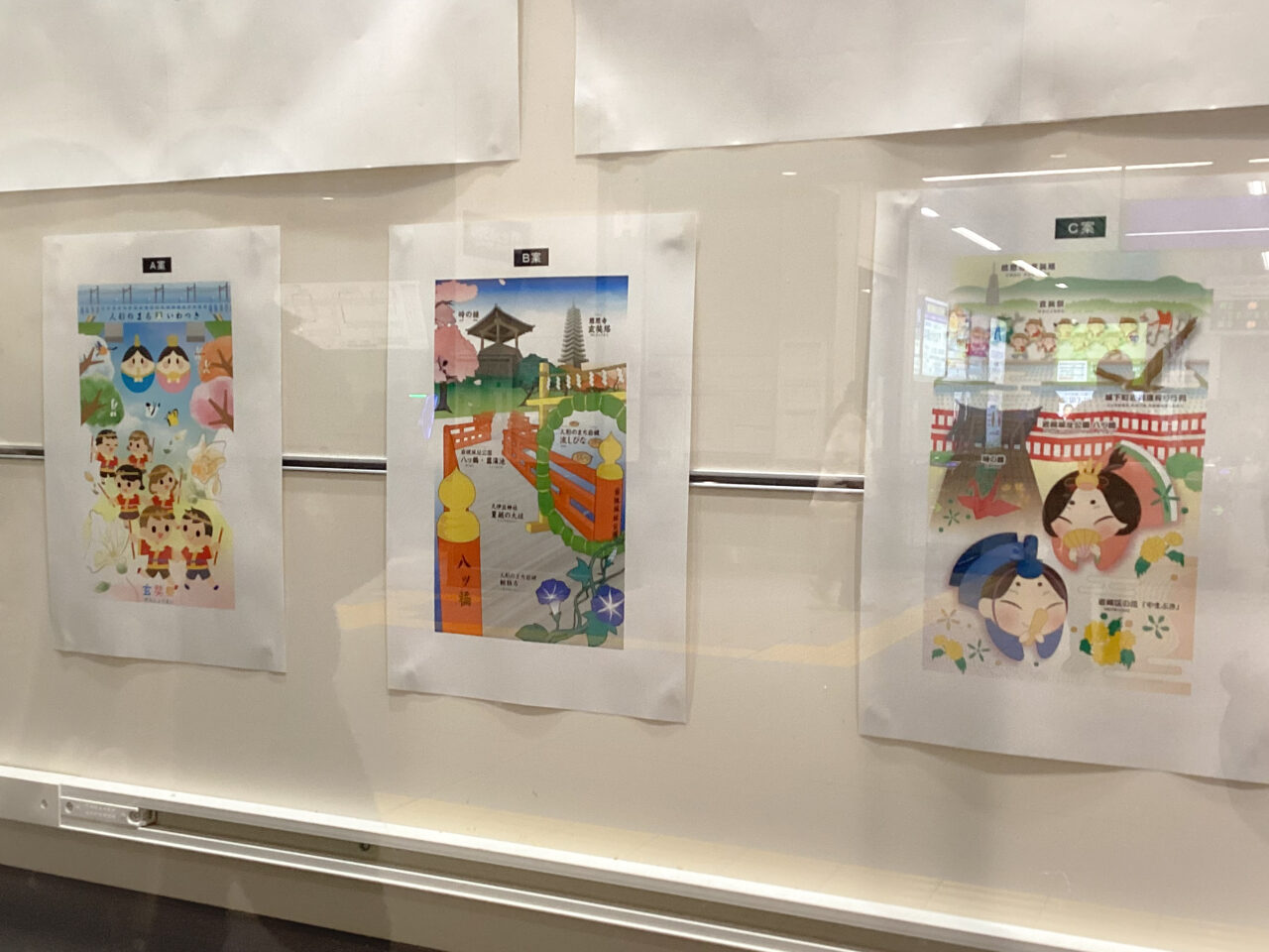 東岩槻駅自由通路北口階段ラッピング デザイン案