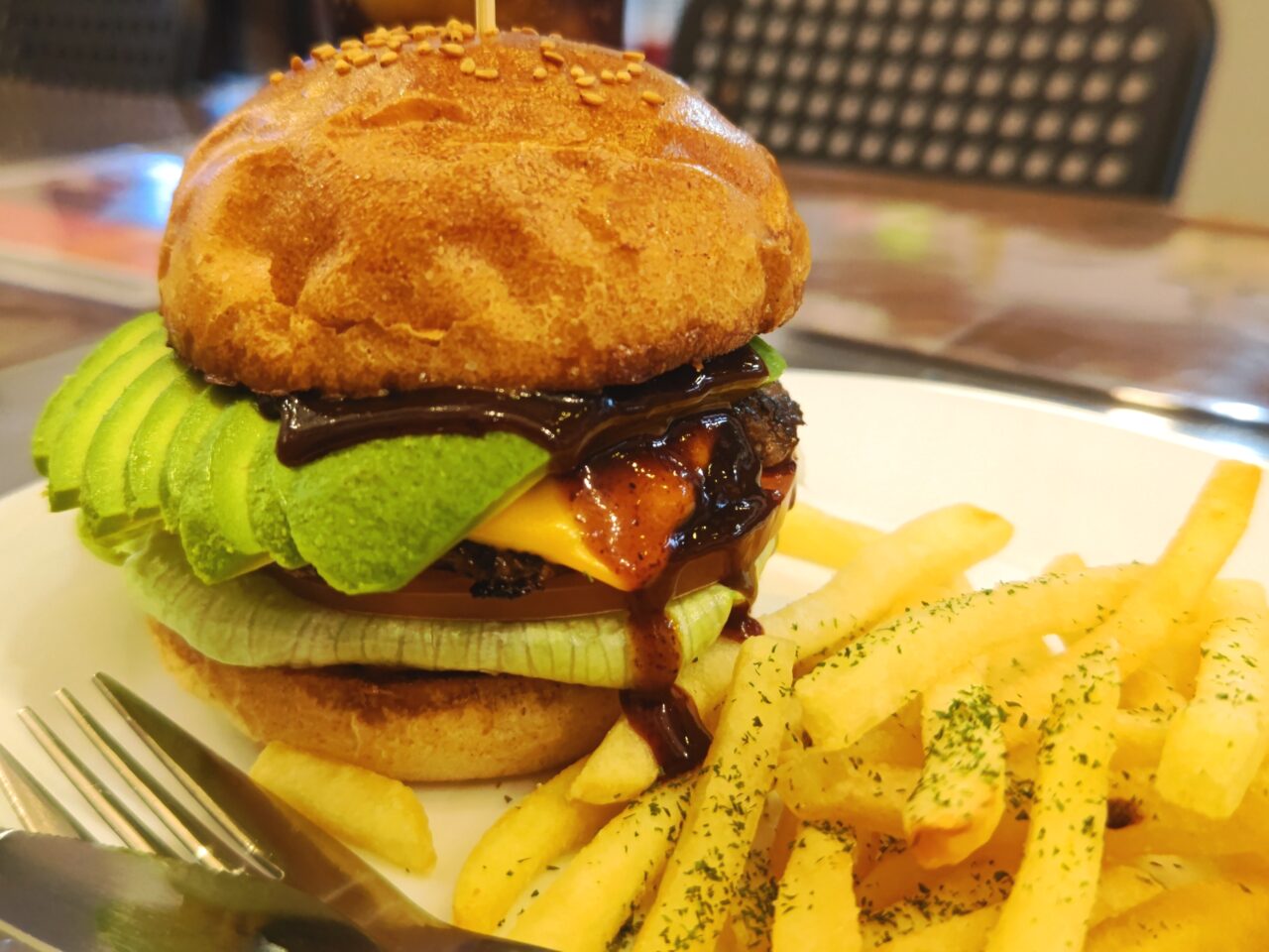 1009kitchen アボカドチーズバーガー