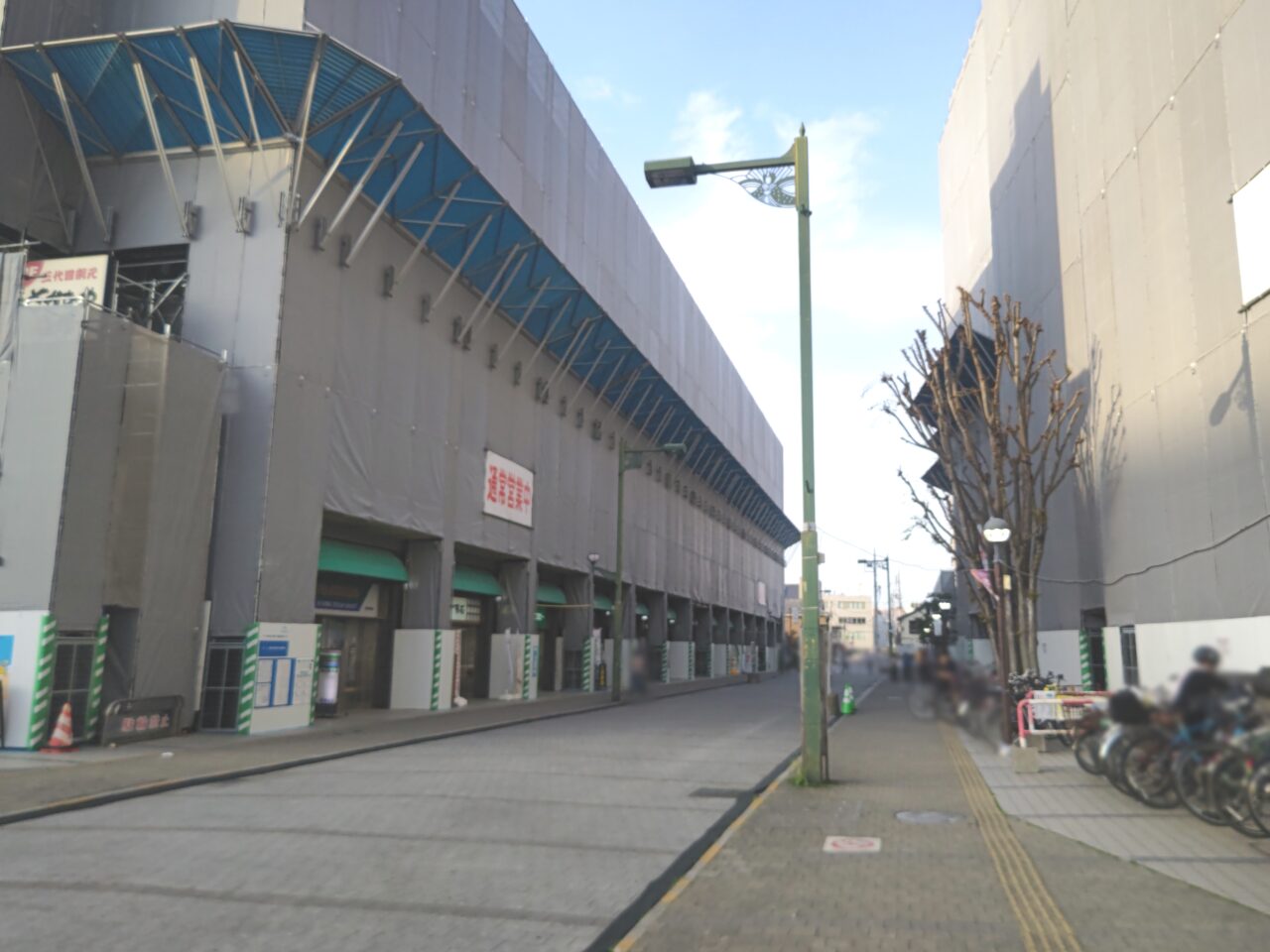 岩槻駅東口前クレセントモール