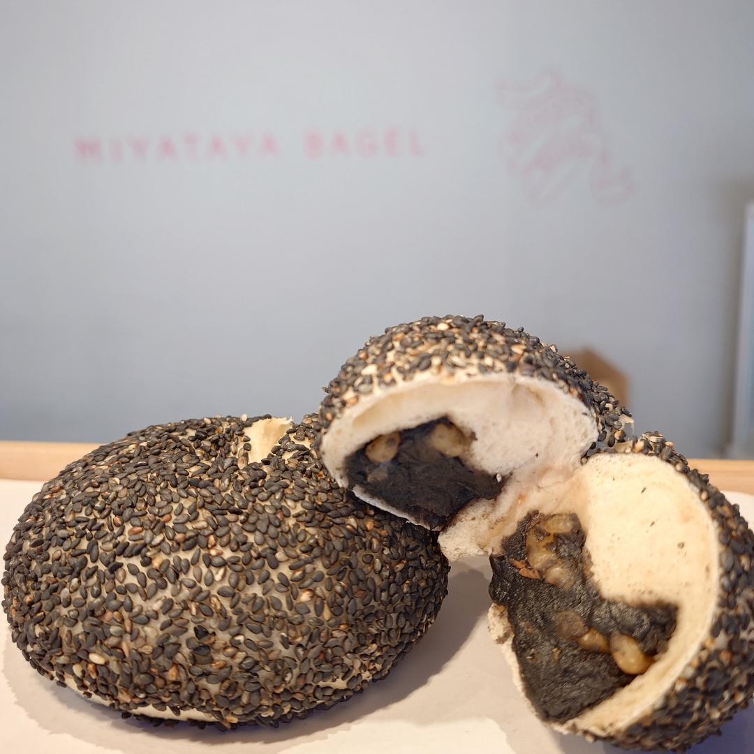 ミヤタヤベーグル 濃厚黒胡麻餡胡桃